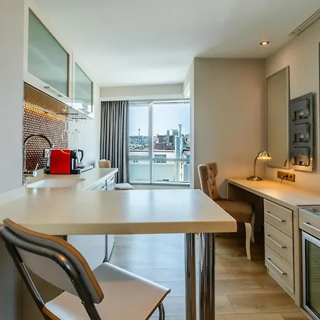 Ramada By Wyndham מלון