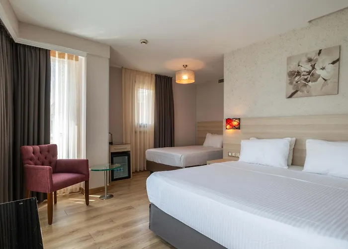 Ramada By Wyndham מלון 4*