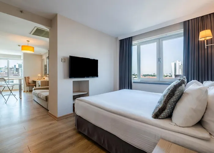 Ramada By Wyndham מלון 4*