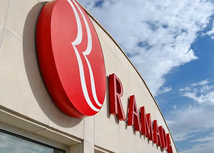 מלון Ramada By Wyndham