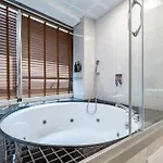 Ramada By Wyndham Otel