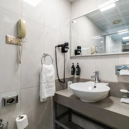 Ramada By Wyndham Otel