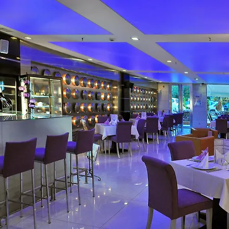 호텔 Ramada By Wyndham 4*